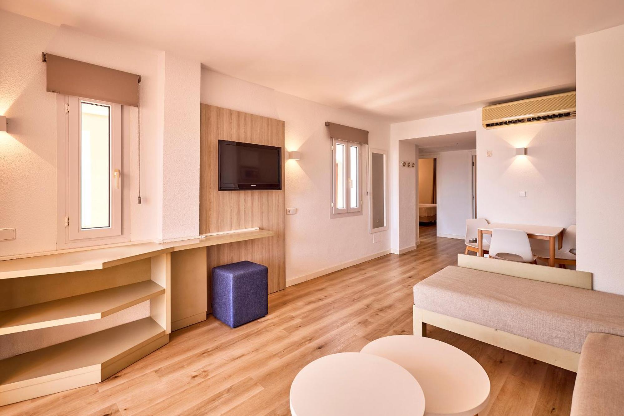 Two-Bedroom Apartment Sea View