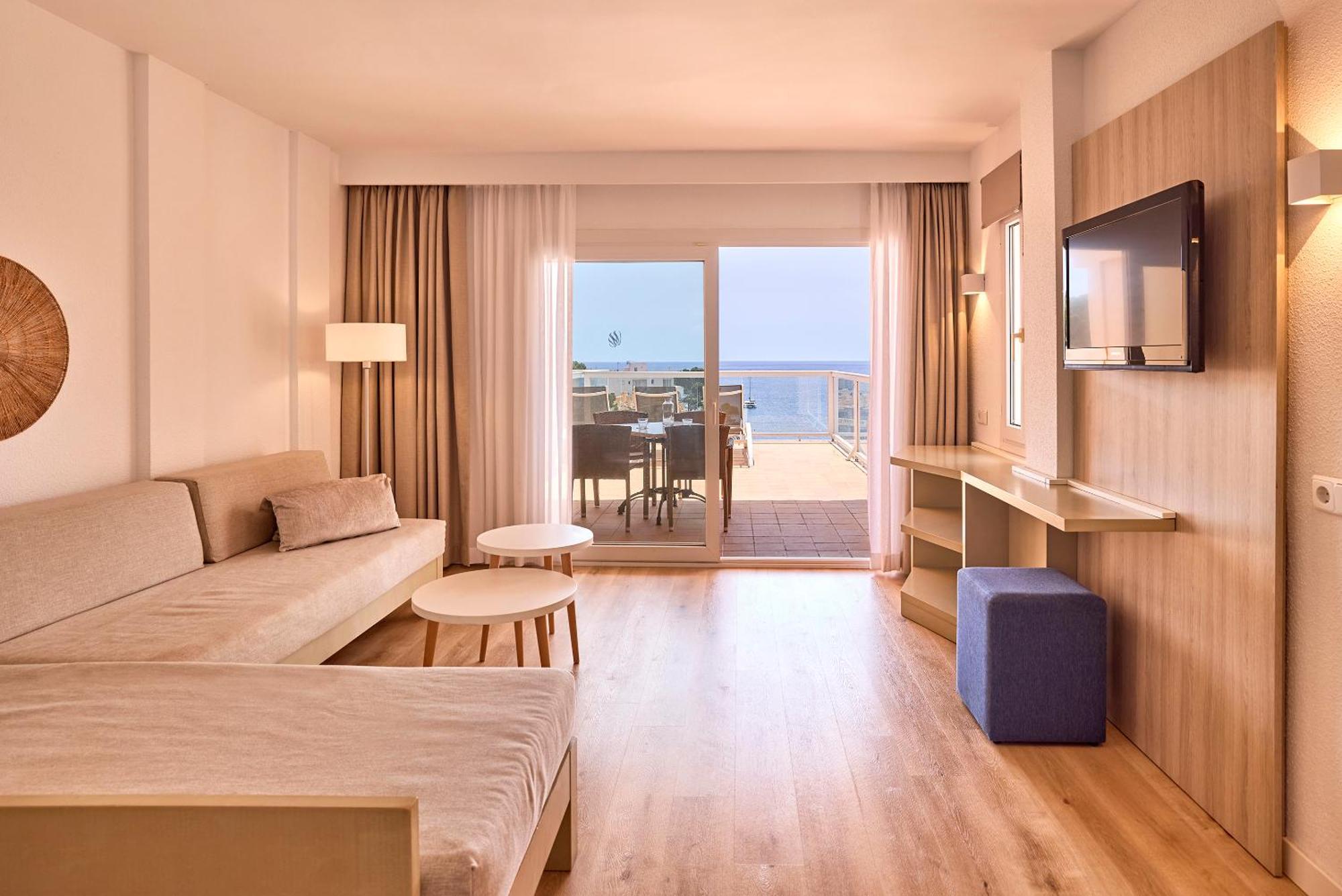 Two-Bedroom Apartment Sea View