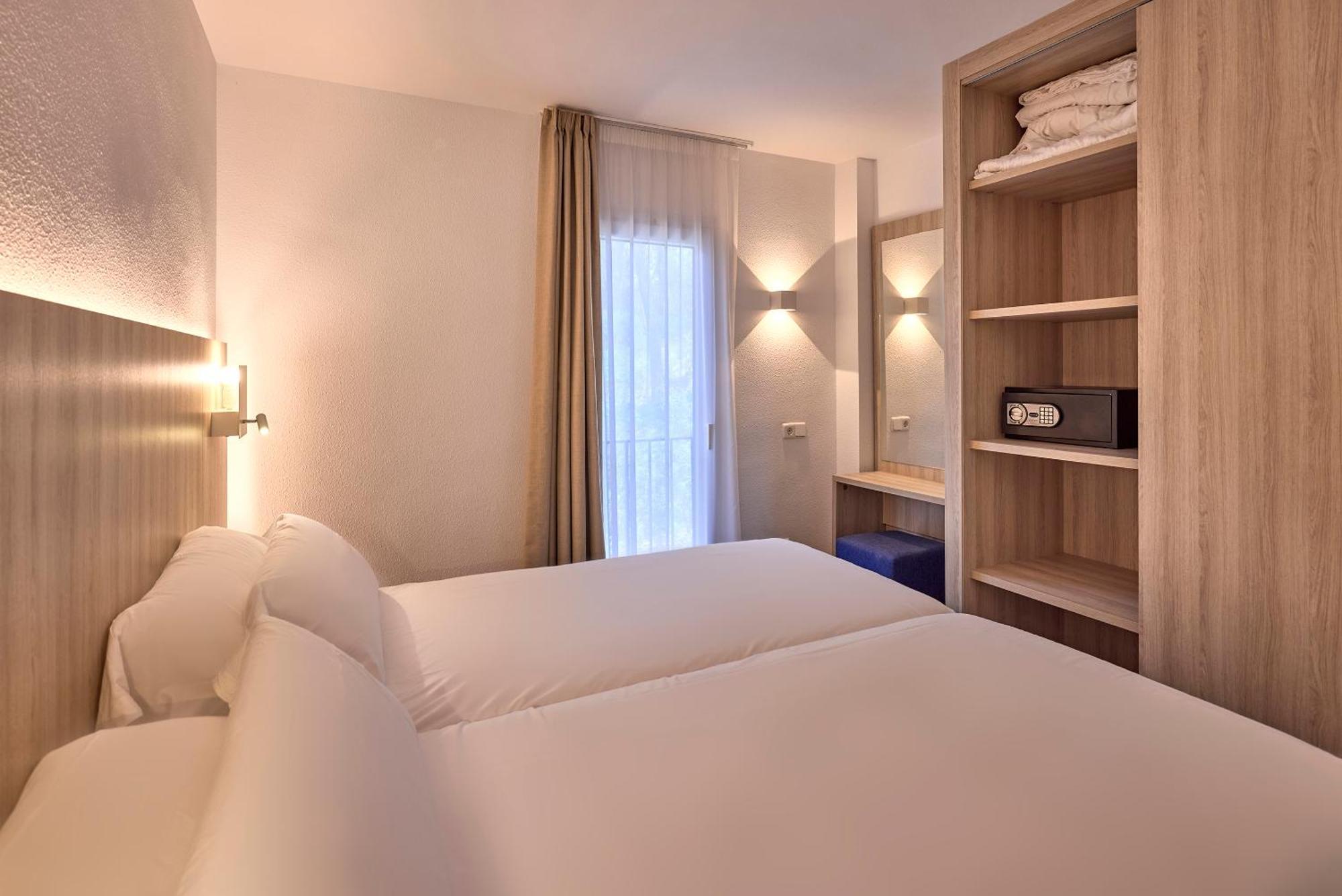 Two-Bedroom Apartment Sea View