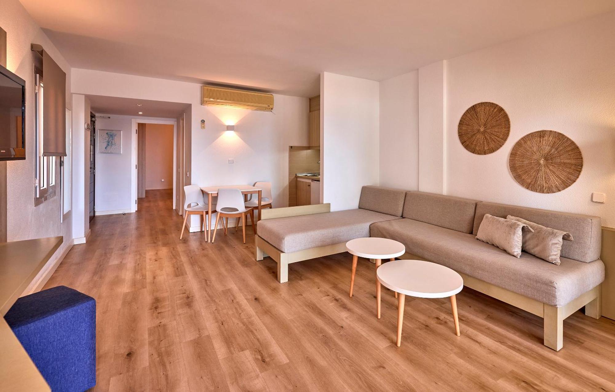 One-Bedroom Apartment Sea View