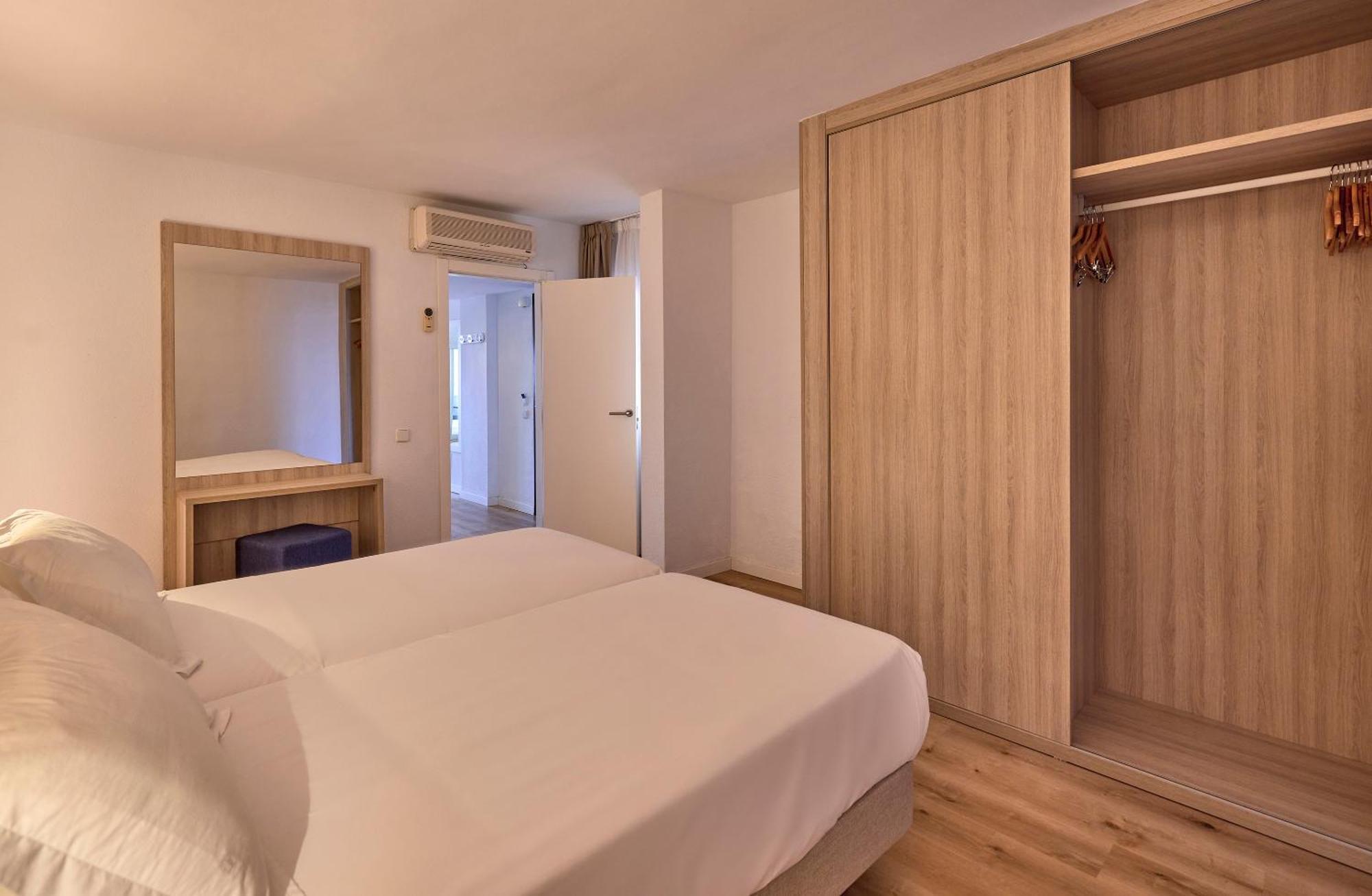One-Bedroom Apartment Sea View