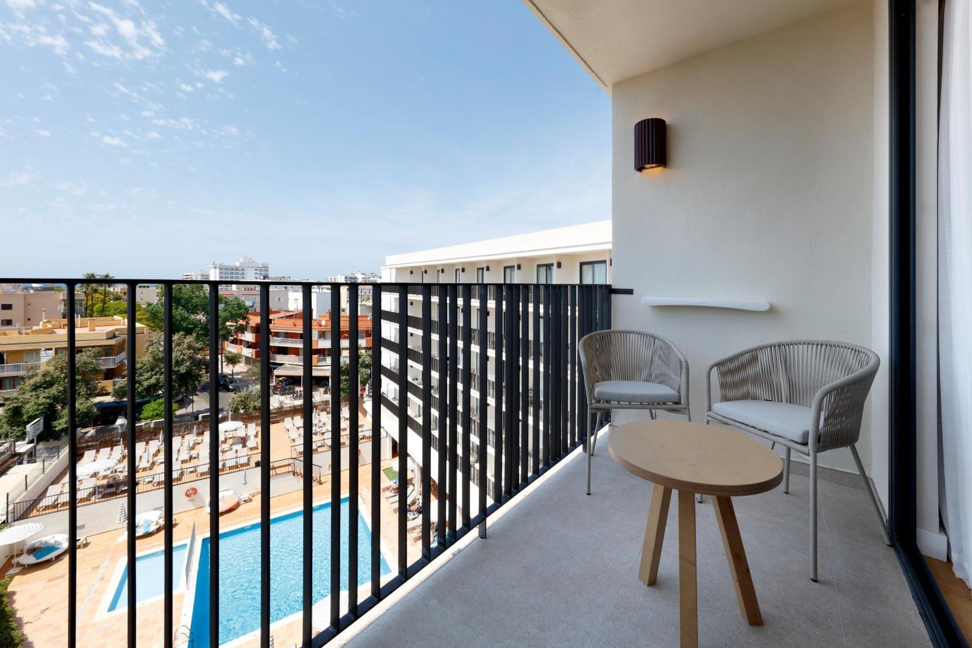Double Room Pool View
