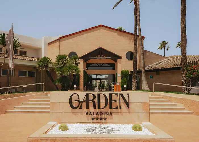Hotel Garden Saladina - Adults Only Can Picafort  Con una Pista de Golf