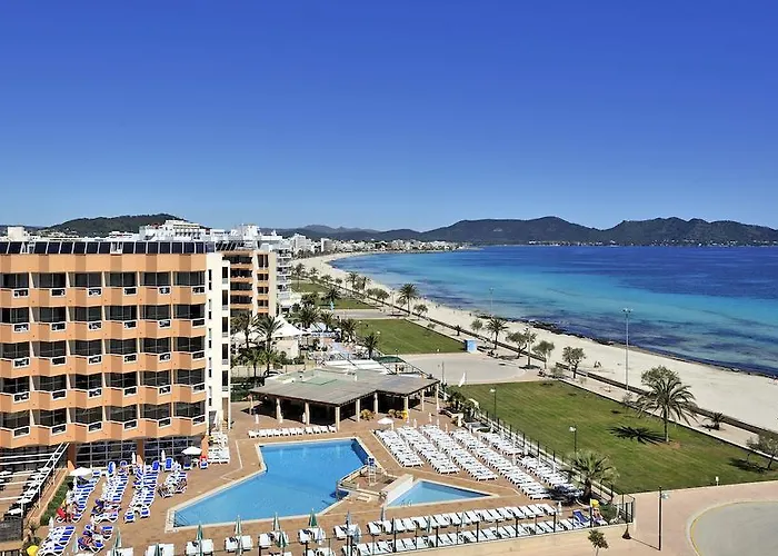 Hotel Sumba- Borneo Cala Millor  Con una Pista de Golf