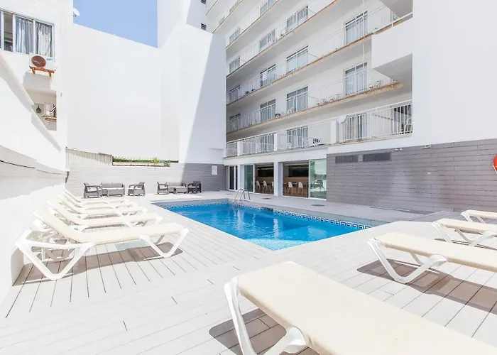 Hotel Gracia El Arenal  Con una Pista de Golf